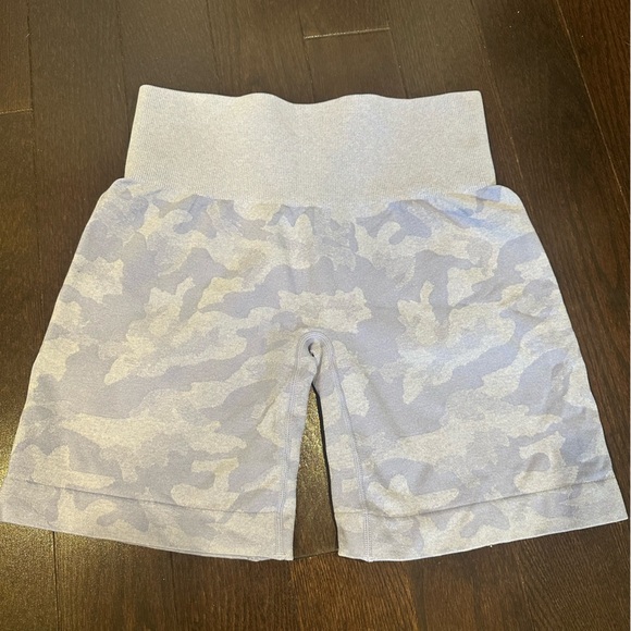 NVGTN Periwinkle Camo Seamless Women's Shorts | S | Like New | SOLD OUT 💜 - Picture 10 of 10